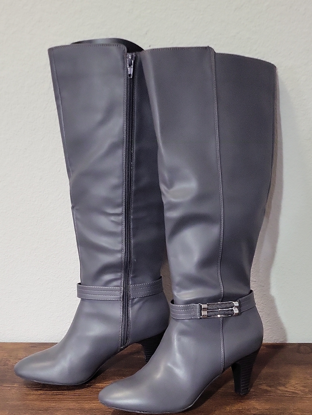 London Fog Gray Over the Knee Riding Boots Buckle Like New w/ Box Size 8.5